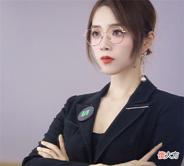 【游戏迷】LPL女主持、女解说换形象，穿西装的“小助理”造型，谁更好看？