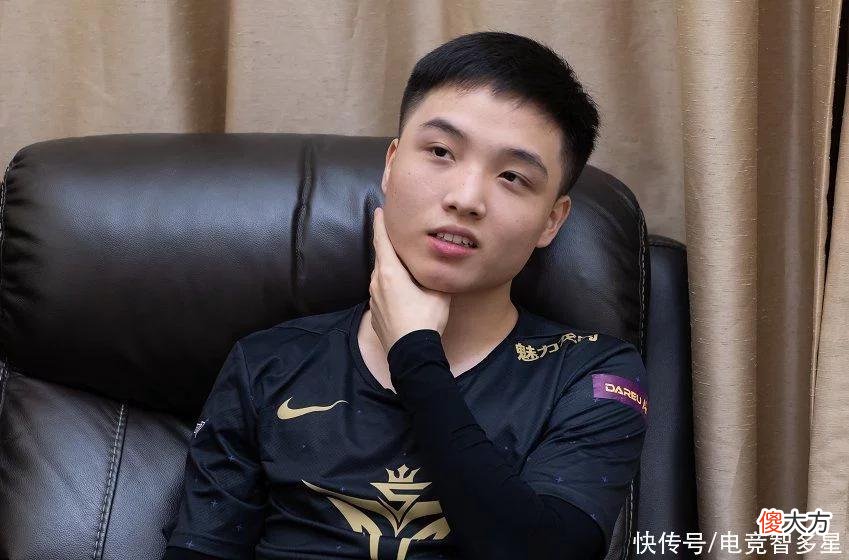 【游戏迷】小龙堡首发战胜LNG，其实他真的不弱？网友：龙虎牛三兄弟太难绷