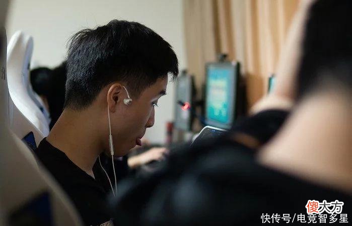 【游戏迷】小龙堡首发战胜LNG，其实他真的不弱？网友：龙虎牛三兄弟太难绷