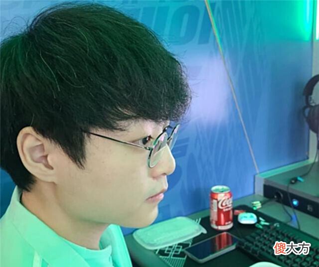 【游戏迷】曾内涵faker爱哭的选手,如今自称许秀好友:打职业前就一起追梦