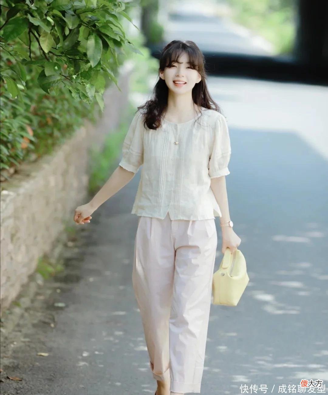 【时尚一点】女人要想穿出高级感，建议多穿衬衫少穿T恤，不仅衣品好还显气质