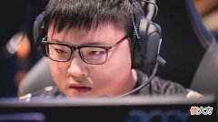【游戏迷】英雄联盟:为何都说香炉的陨落,让LOL再无ADC版本?