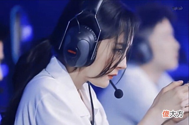 【游戏迷】电竞少女杨幂意难平，赛场遭对方针对ban人，战队遗憾止步半决赛