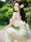 【时尚一点】傣家姑娘的这种装束，充分展示了女性的三围之美，给人一种婀娜多姿、潇洒飘