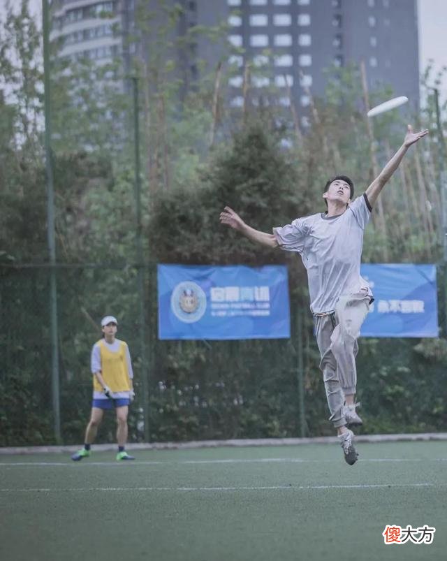 【时尚一点】户外运动、社群里的阅读冥想……年轻人当下的“购物车”里，“社交属性”当有名字