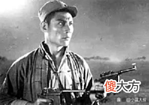 【爱历史】新来的女游击队员脚受伤不让人上药，被人悄悄查看后发现了异常