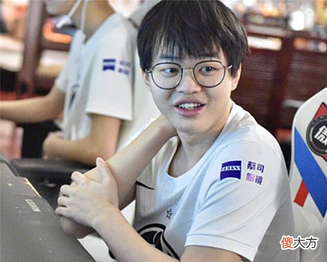 【游戏世界】IG“新辅助”透露:基本不玩辅助英雄,大概明白技能怎么放就上场