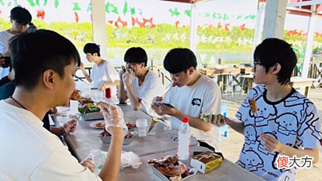 【游戏迷】KPL:AG超玩会与狼队一战定胜负,赢的进季后赛,输了去打卡位赛