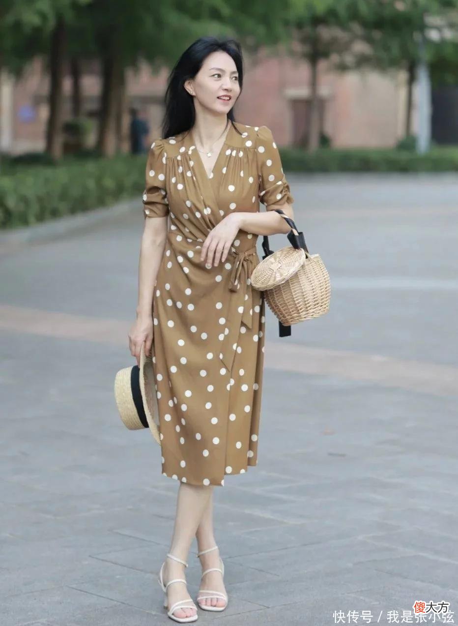 【时尚一点】这才是50岁女人的得体打扮:不俗不艳,不松不紧,知性优雅又高级