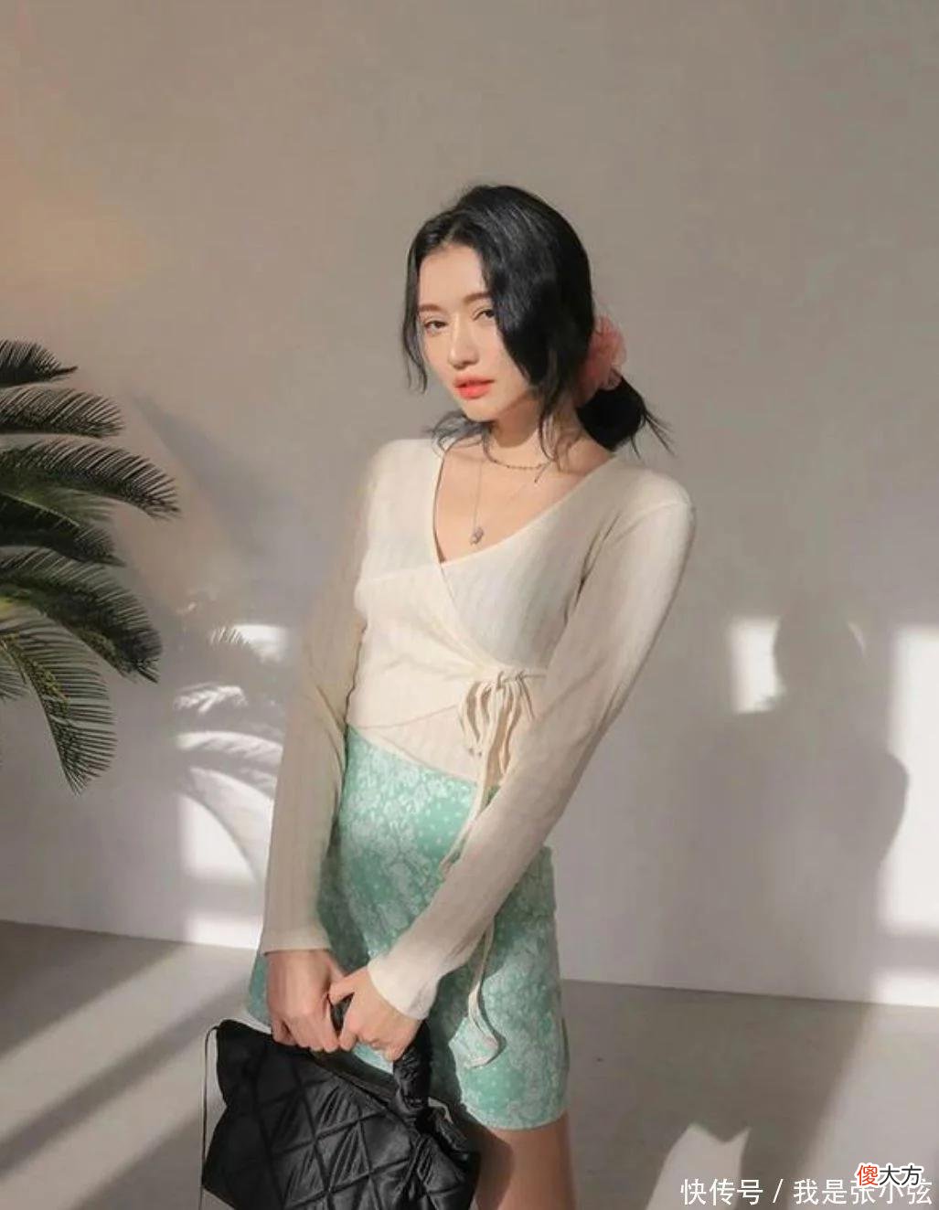 【就爱时尚】今年夏天，满大街都在穿“裸肤衣”，显白时髦，中年女人穿好洋气