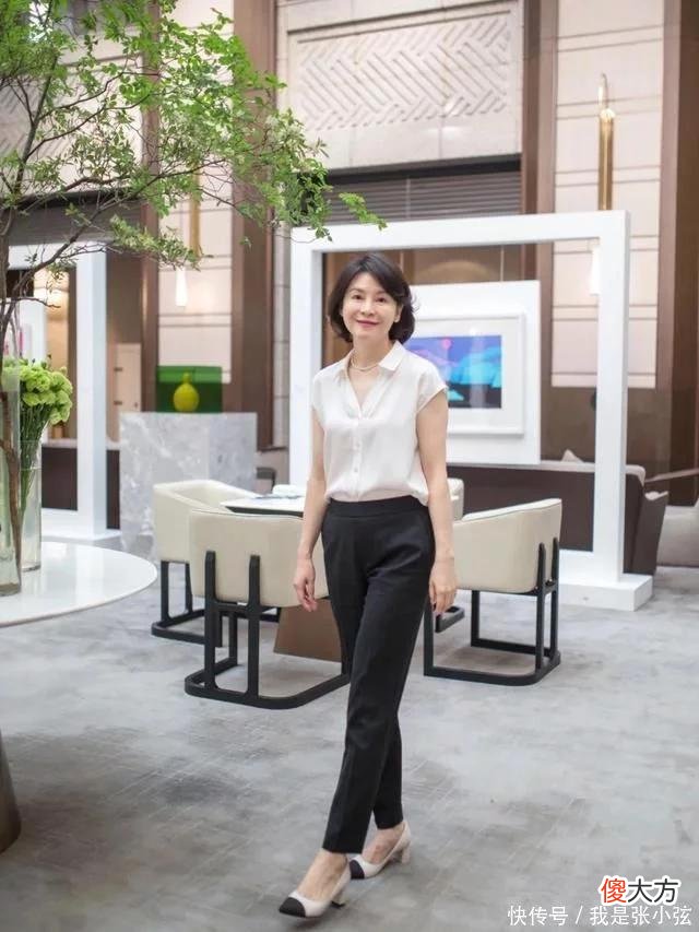 【时尚一点】50岁女人穿鞋子，鞋跟记得要“选低不选高”，舒适时髦又得体
