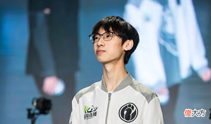 【游戏世界】宝蓝评选本赛季最佳SSR阵容,却被网友攻击:就那么看不上JKL?