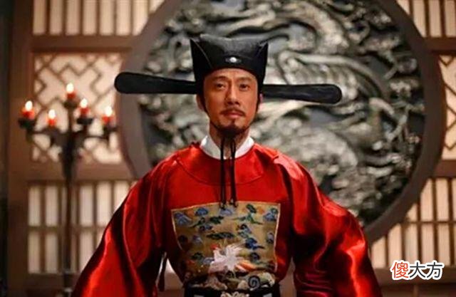 【历史故事】朱棣手拿前朝密奏，质问群臣，众人皆惧，唯李贯站起，却差点丢命