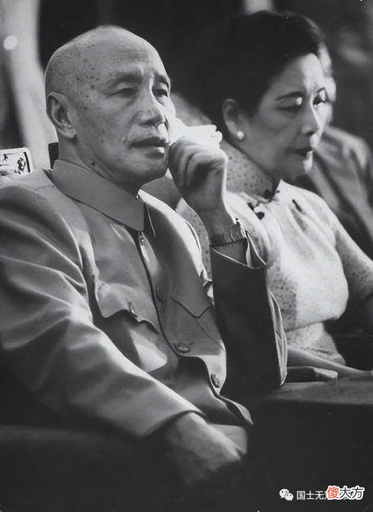 【历史故事】蒋介石临终遗言，道出不肯释放张学良的原因，宋美龄听后湿了眼眶