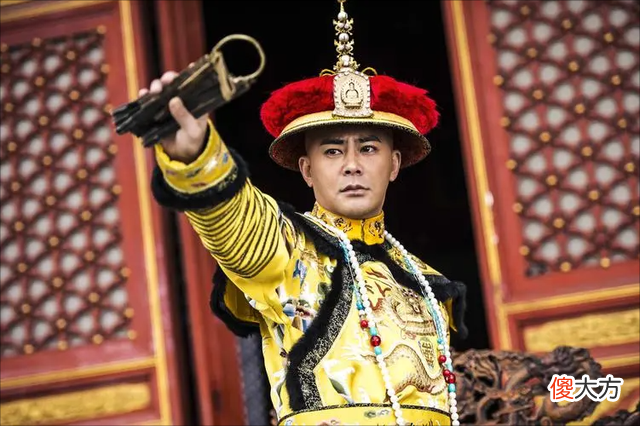 【爱历史】乾隆禅位嘉庆当3年太上皇，晚年昏聩宠幸和珅，埋下清朝衰败伏笔