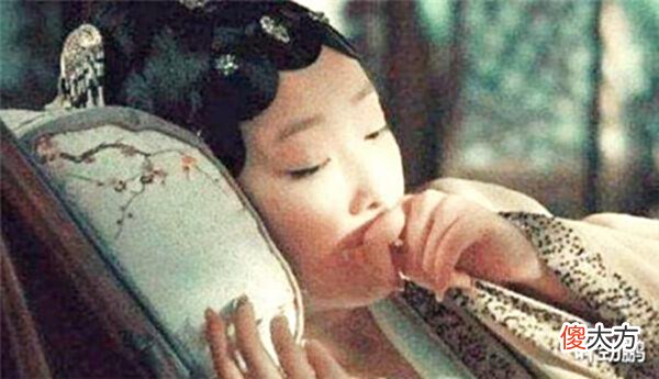 【爱历史】“瓷枕”又硬又凉,为何古代人对其情有独钟?原来是为了方便女性