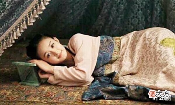 【爱历史】“瓷枕”又硬又凉,为何古代人对其情有独钟?原来是为了方便女性