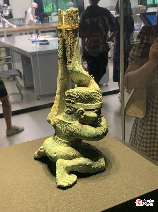 【历史故事】三星堆遗址祭祀区出土的大量珍贵文物揭示三星堆遗址