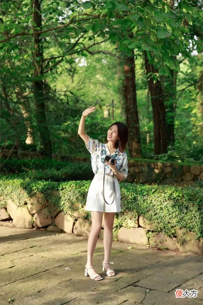 【就爱时尚】码住这份彩色配色指南，这个夏天快乐起飞～