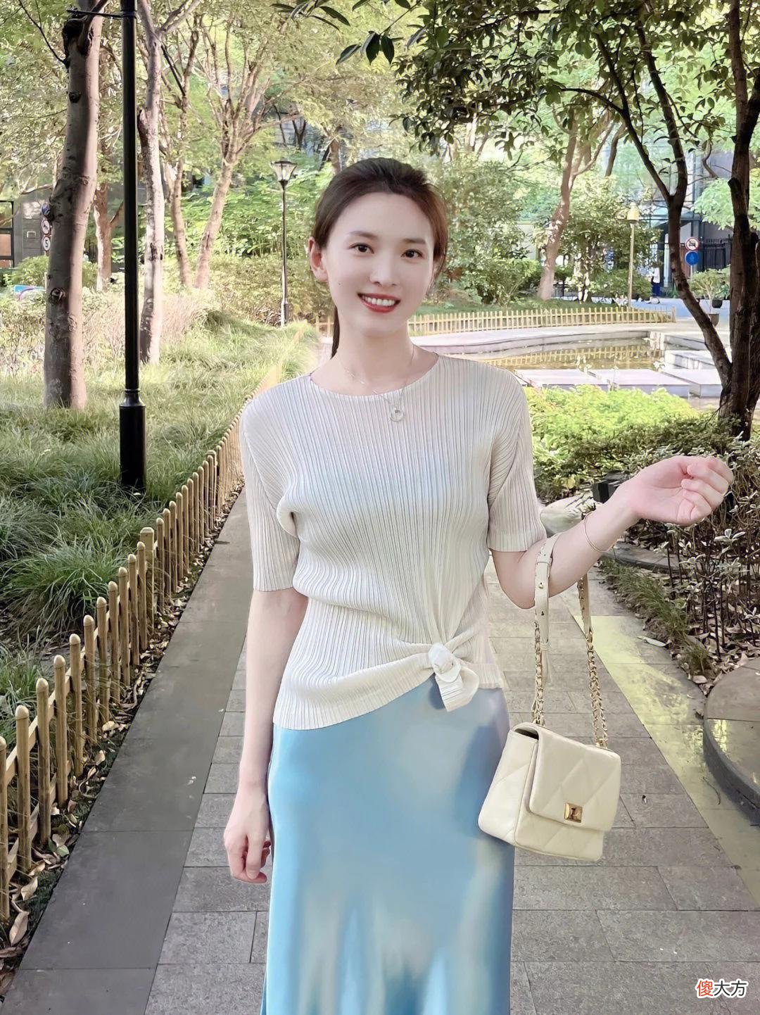 【就爱时尚】30~40岁女人该如何穿？切记穿“紧身衣”，穿这7套就够，高级时髦