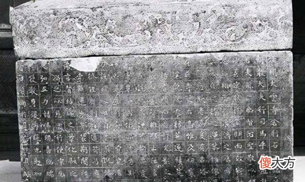 【历史故事】陕西宝鸡一封土堆大墓发现神秘令牌，内部豪华程度堪比二宫殿