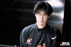 【游戏迷】“管泽元狂开UZI，宁王力挺Theshy”！饭堂迎来封神夜，Xinyi吓坏了