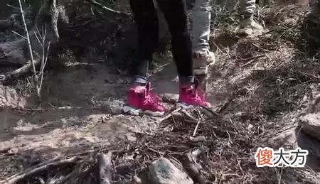 【就爱时尚】鞋界「仿生狼」，死抓地面！“荷叶”牛皮鞋面，反弹雨水，无惧户外