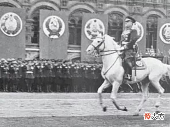 【历史故事】为什么1945年胜利日身骑白马检阅苏军的是朱可夫,而非斯大林?