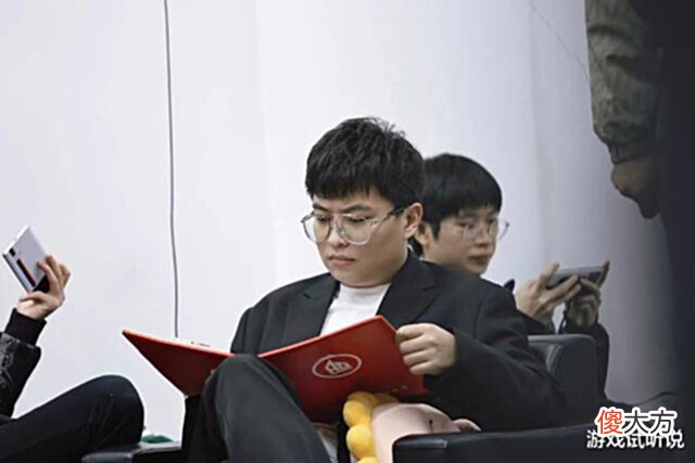 【游戏迷】张角直言:绝不干涉AG赛训,只会帮倒忙,黎洛BP猜不透,太变态了