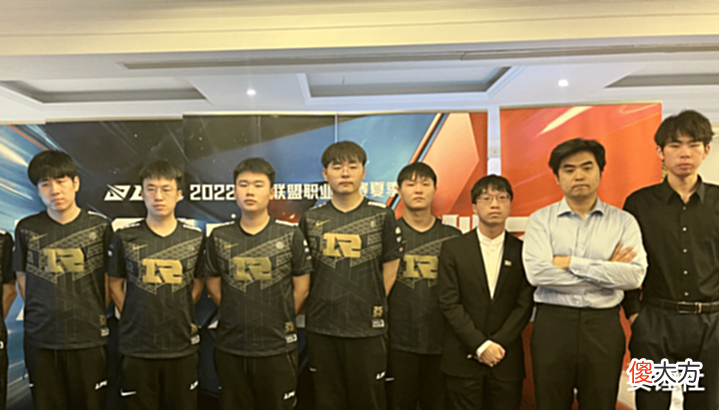 【游戏世界】雷竞技资讯:RNG落后1万翻盘EDG惹主教练不满!朱开连夜开会复盘