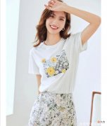 【时尚一点】碎花裙“又回归”了！尤其是这三种裙装搭配最火，温柔浪漫又减龄