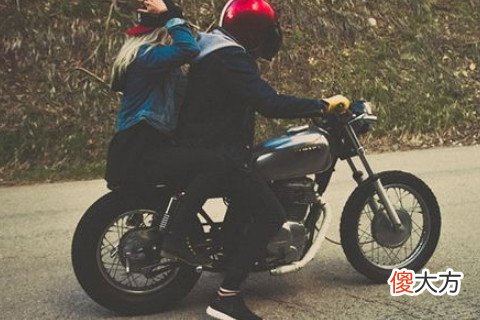 梦见骑摩托车带人
