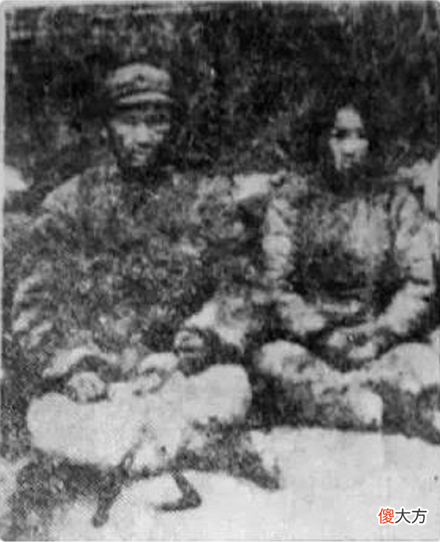 【历史故事】年仅4岁的他在日军枪口下，给母亲擦干眼泪：妈妈我不怕，抱紧我