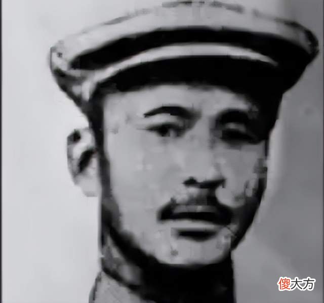 【历史故事】年仅4岁的他在日军枪口下，给母亲擦干眼泪：妈妈我不怕，抱紧我