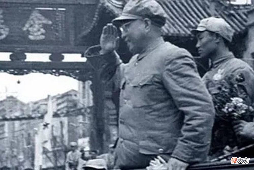 【爱历史】解放战士成英雄!陈赓一猫腰,抱起战士身躯,举上肩头