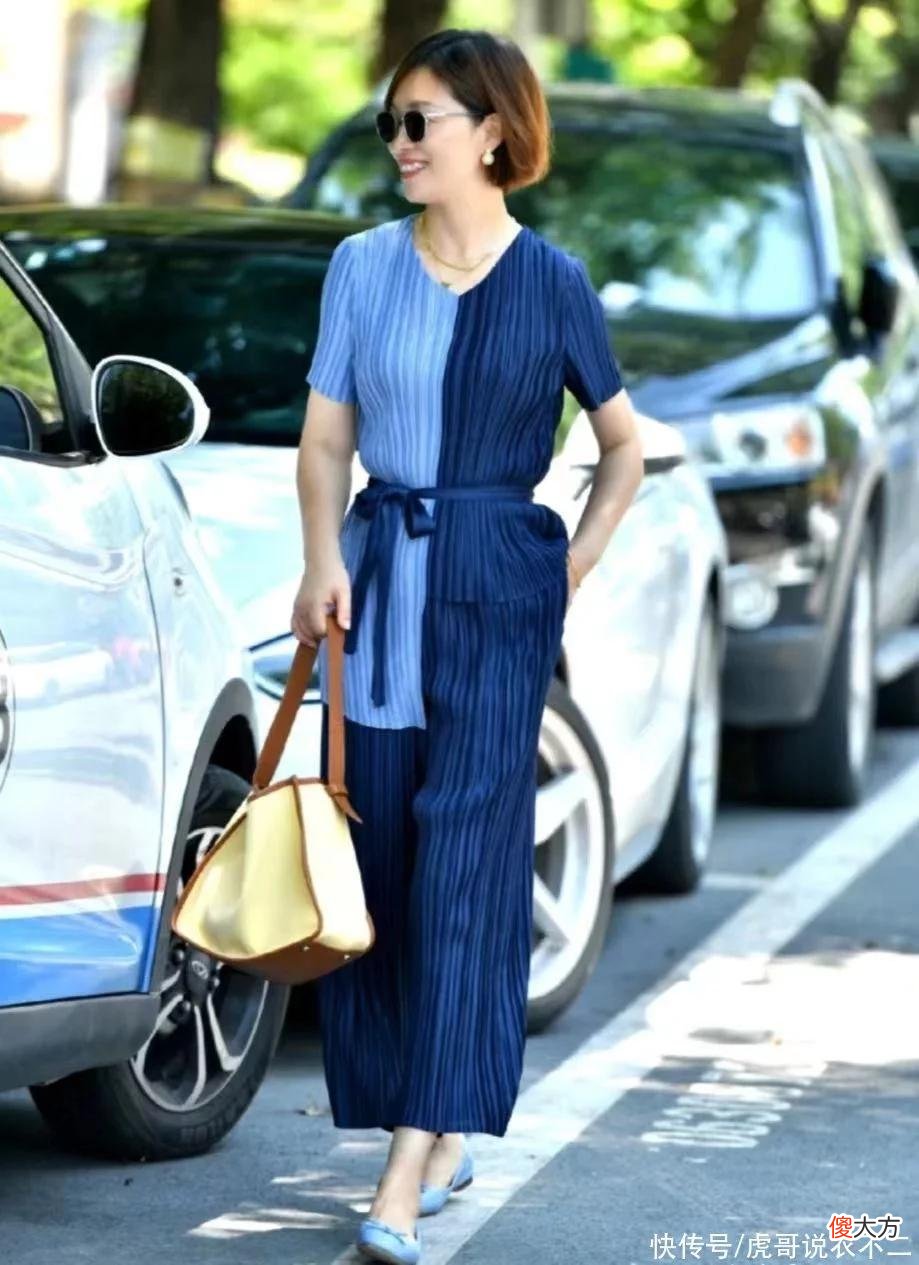 【时尚一点】这才是50岁女人最气质的形象：裙穿长、发选短，配饰少而精，太美