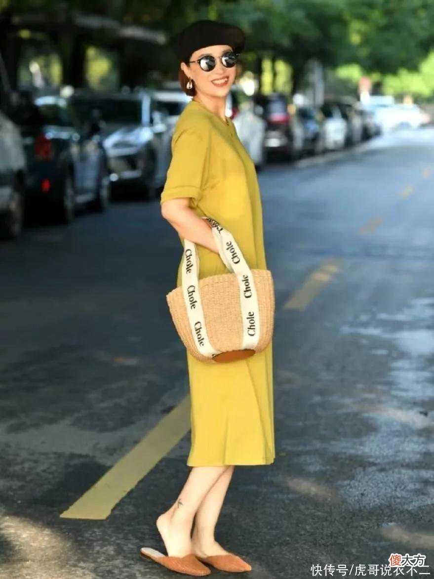 【时尚一点】这才是50岁女人最气质的形象：裙穿长、发选短，配饰少而精，太美