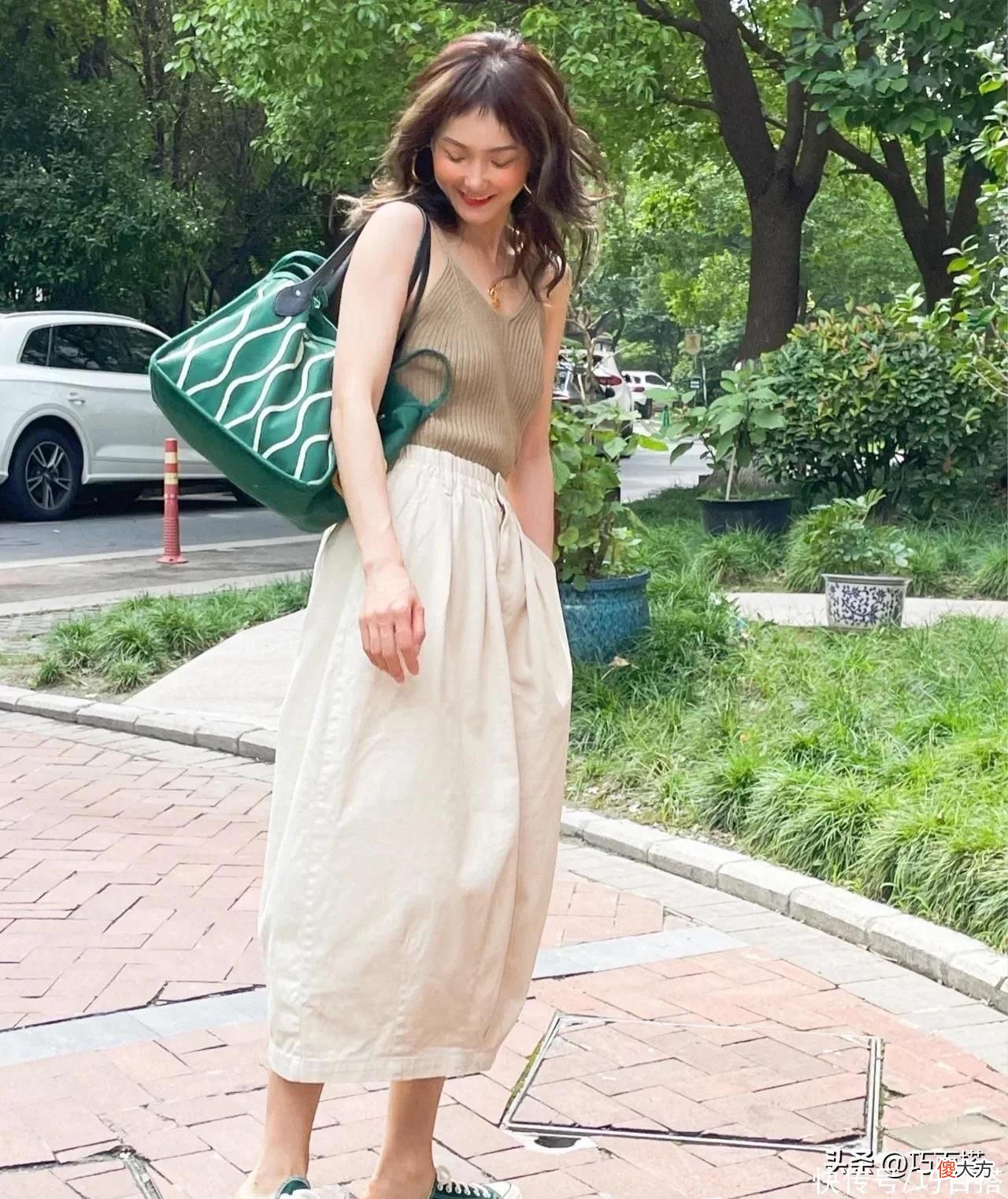 【时尚一点】听说，夏季穿“针织吊带”更好看！甜美又性感，自然拥有气质美