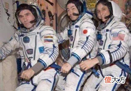 奇闻：5名女宇航员在太空离奇怀孕，婴儿出生一月就开口说话？
