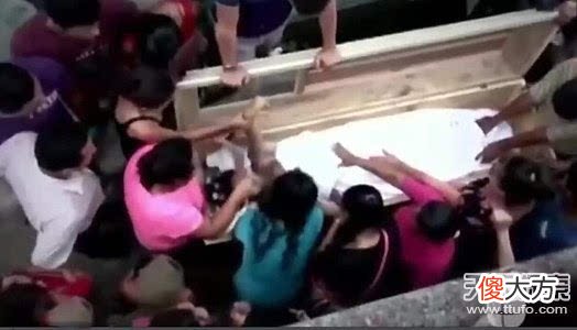 少女死后离奇复生!棺木内尖叫求救