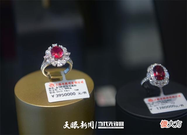 【时尚一点】天眼看消博丨估值1.88亿元的钻石项链亮相