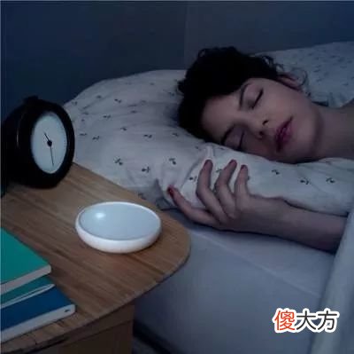 用“达?芬奇睡眠法”每天只需睡2小时