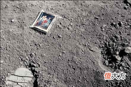 月球五大未解之谜：月亮空心说、外星人，磁场、玻璃状物质及水汽