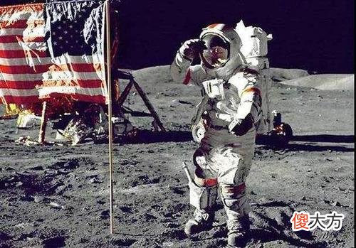 月球五大未解之谜：月亮空心说、外星人，磁场、玻璃状物质及水汽