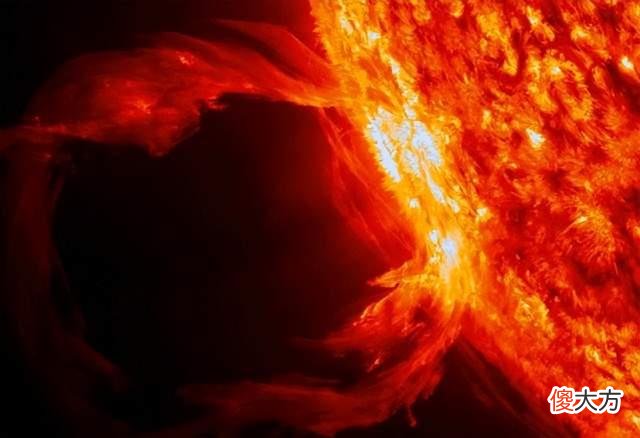 太阳风暴即将来袭？科学家观测到太阳黑子异常，24小时增大一倍