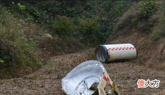 新疆多地出现不明发光体，五颜六色如烟花，又是小行星撞击地球？