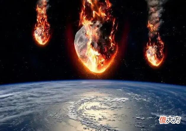 新疆多地出现不明发光体，五颜六色如烟花，又是小行星撞击地球？