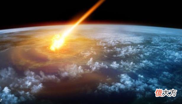 新疆多地出现不明发光体，五颜六色如烟花，又是小行星撞击地球？