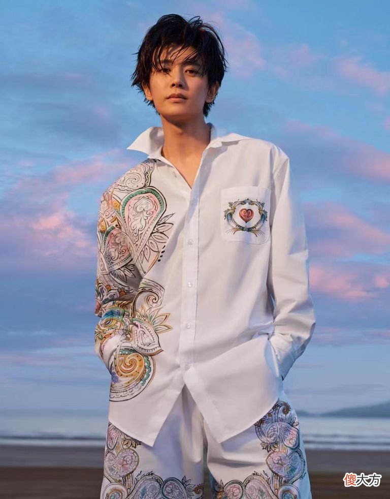 【时尚一点】ETRO品牌大使任嘉伦倾情演绎夏日绽放七夕胶囊系列