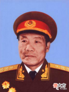 【历史故事】参谋长带着刘伯承、邓小平，误闯敌军阵地，敌兵为何纷纷让道？